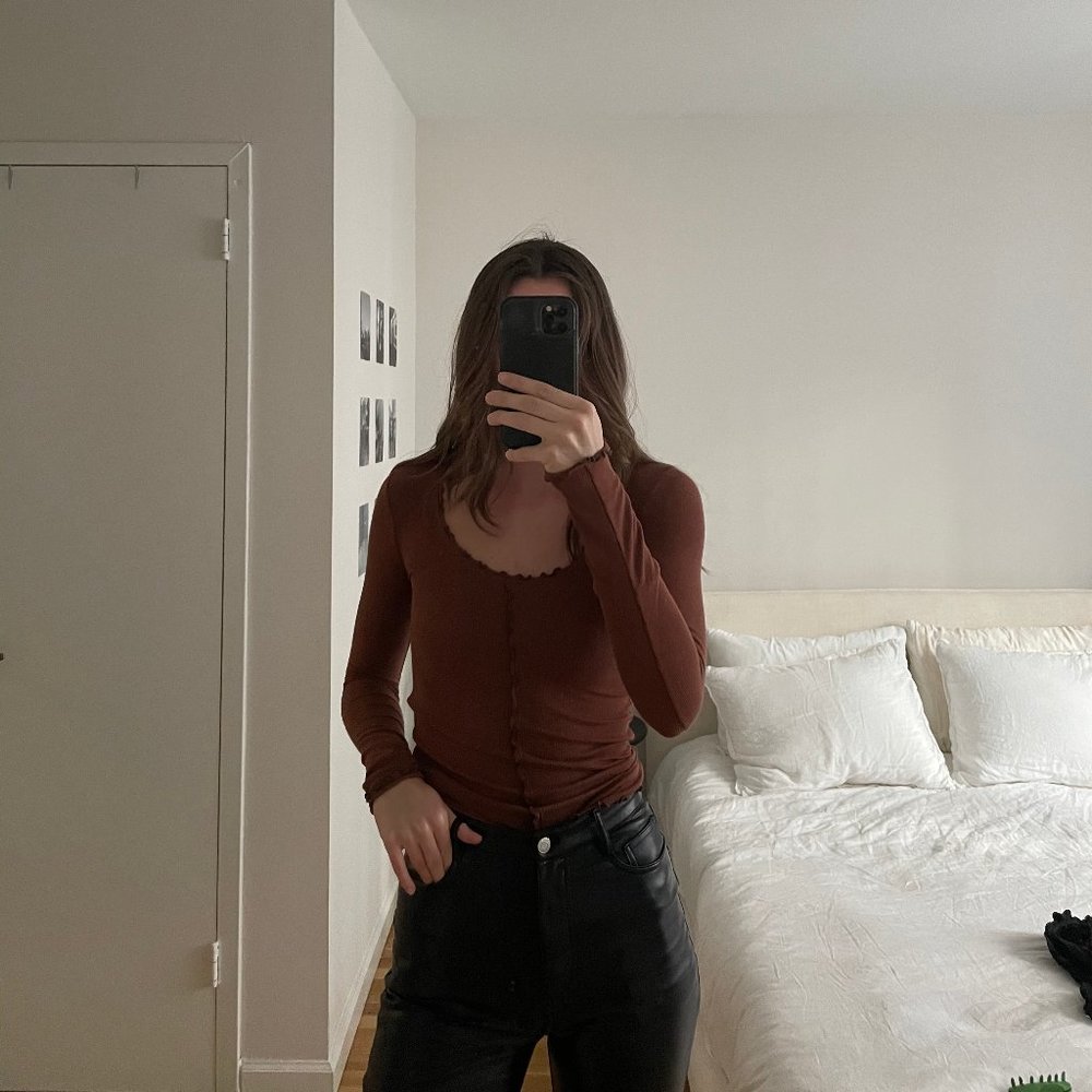 Aritzia Wilfred Rust Long Sleeve Top